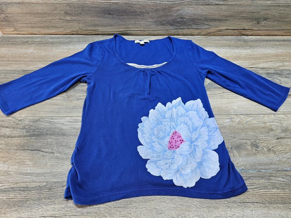 Carolyn Taylor Women’s Medium Blue 3/4 Sleeve Floral Applique Cotton Top
